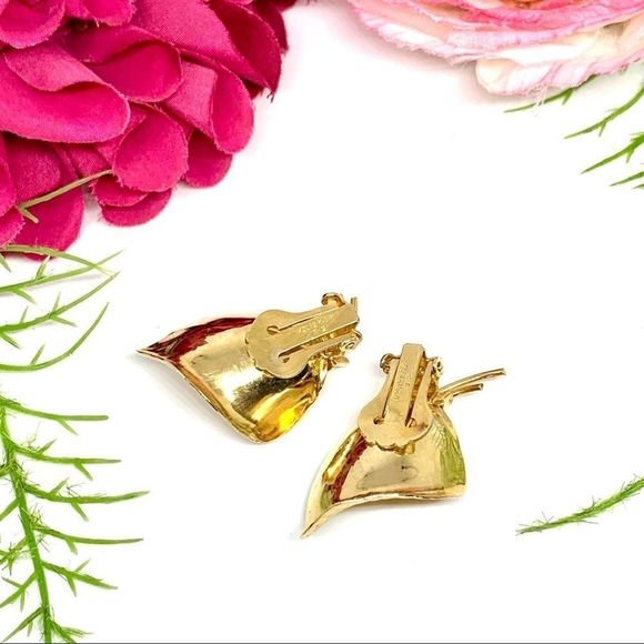 VINTAGE⚜️12K GOLD FILLED & Cultured Pearl Petal Clip Earrings - Picture 8 of 11